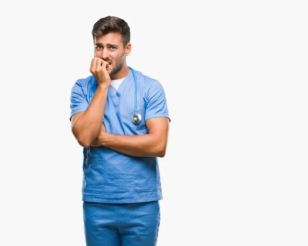 Mladý Pohledný Doktor Chirurg Muž Nad Izolované Pozadí Pohledu Stresovaní — Stock fotografie