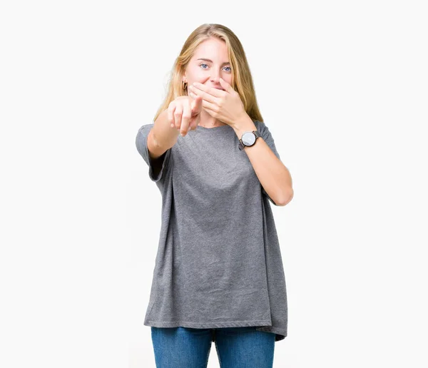 Vacker Ung Kvinna Bär Oversize Casual Shirt Över Isolerade Bakgrund — Stockfoto