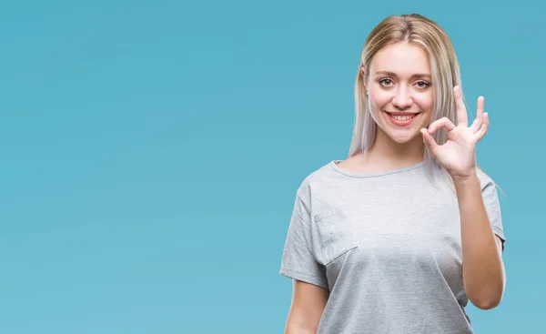 Mladá Blond Žena Nad Usmívá Izolovaná Pozadí Pozitivní Jednání Znamení — Stock fotografie