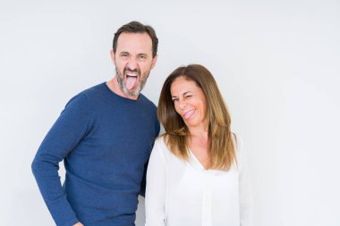 Güzel orta yaş kaç sevgi dilini izole arka plan üzerinde içinde komik ifade ile mutlu dışarı. Duygu kavramı.