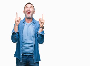 Orta yaş ağarmış komuta sizde izole arka plan üzerinden hayran ve yukarıya bakıp parmakları ile işaret şaşırttı ve silah kaldırdı.