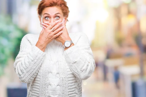 Στιβαρό Και Ανώτερος Καυκάσιος Κοκκινομάλλης Γυναίκα Φορώντας Χειμώνα Πουλόβερ Πάνω — Φωτογραφία Αρχείου