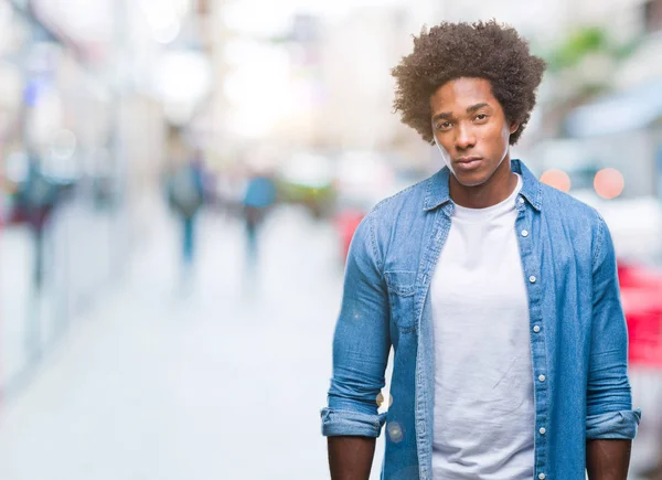 Uomo Afroamericano Sfondo Isolato Scettico Nervoso Accigliato Sconvolto Causa Problema — Foto Stock