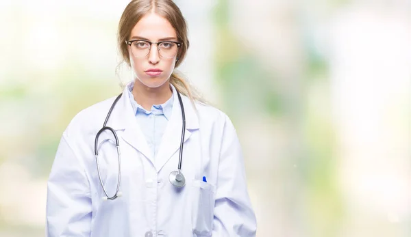 Όμορφο Νεαρό Ξανθιά Γιατρός Γυναίκα Που Φοράει Ιατρική Στολή Πάνω — Φωτογραφία Αρχείου
