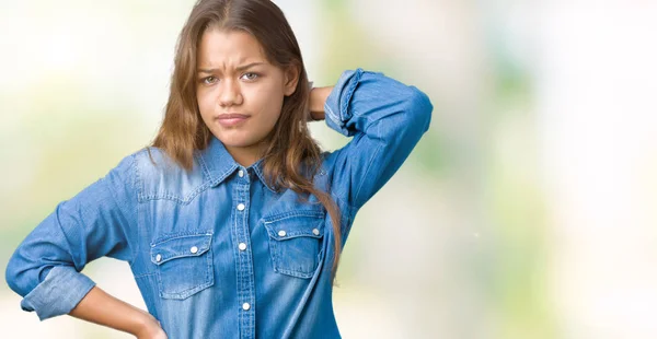 Młoda Piękna Kobieta Brunetka Noszenia Białym Tle Niebieski Denim Koszula — Zdjęcie stockowe