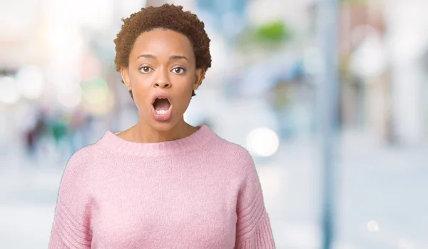 Mooie Jonge Afro Amerikaanse Vrouw Geïsoleerde Achtergrond Bang Geschokt Met — Stockfoto