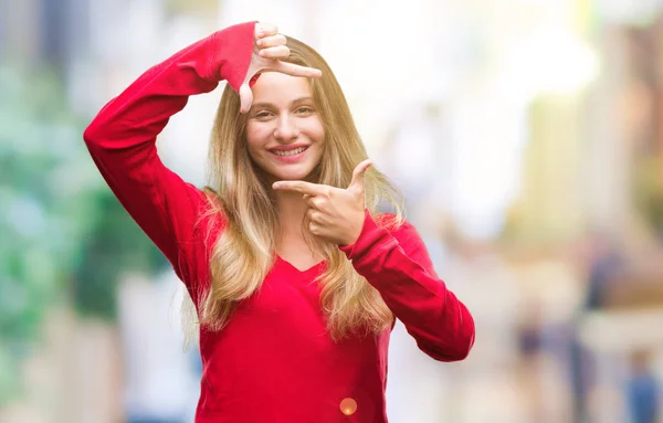 Jonge Mooie Blonde Vrouw Dragen Rode Trui Geïsoleerde Achtergrond Glimlachend — Stockfoto