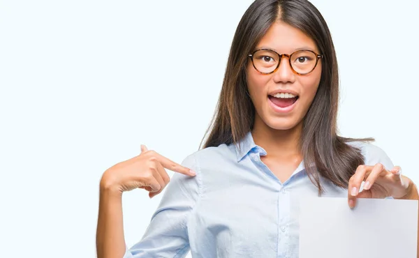 Young Asian Woman Isolated Background Holding Blank Paper Surprise Face — Stock Photo, Image