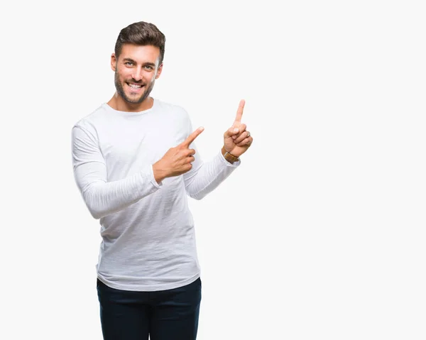 Joven Hombre Guapo Sobre Fondo Aislado Sonriendo Mirando Cámara Apuntando — Foto de Stock