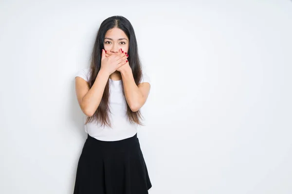 Beautiful Brunette Woman Isolated Background Shocked Covering Mouth Hands Mistake — Stock Photo, Image