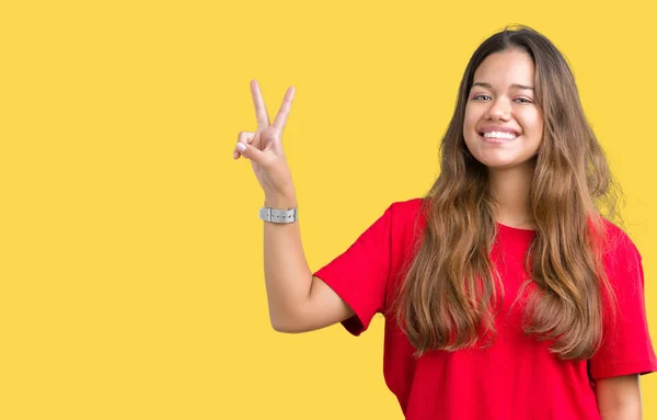 Jovem Bela Mulher Morena Vestindo Camiseta Vermelha Sobre Fundo Isolado — Fotografia de Stock