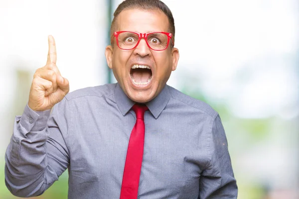 Hombre Árabe Mediana Edad Con Gafas Rojas Moda Sobre Fondo —  Fotos de Stock