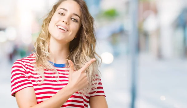 Hermosa Joven Rubia Sobre Fondo Aislado Alegre Con Una Sonrisa — Foto de Stock