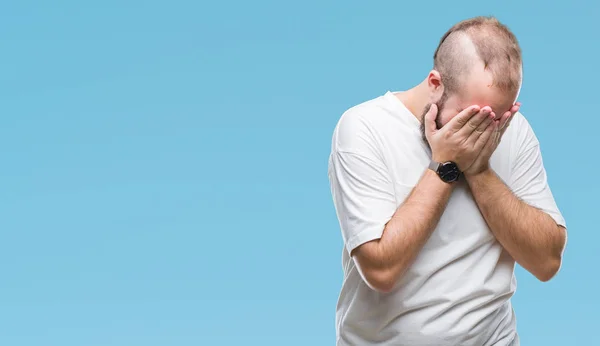 Giovane Hipster Caucasico Che Indossa Una Shirt Casual Sfondo Isolato — Foto Stock