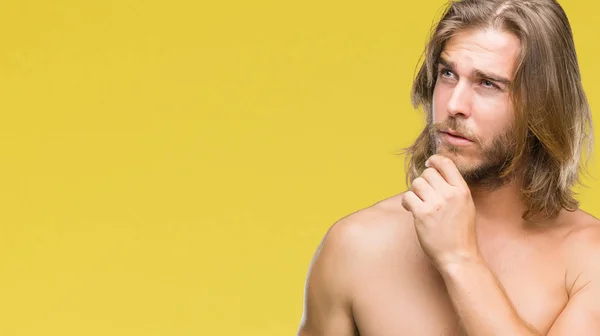 Genç Yakışıklı Gömleksiz Adam Uzun Saçlı Seksi Vücut Çene Düşünme — Stok fotoğraf