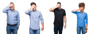 Kolaj bir grup genç ve orta yaş insanlar gülümsüyor ve gözleri için sürpriz kapsayan yüz el ile gülüyor. Kör kavramı.