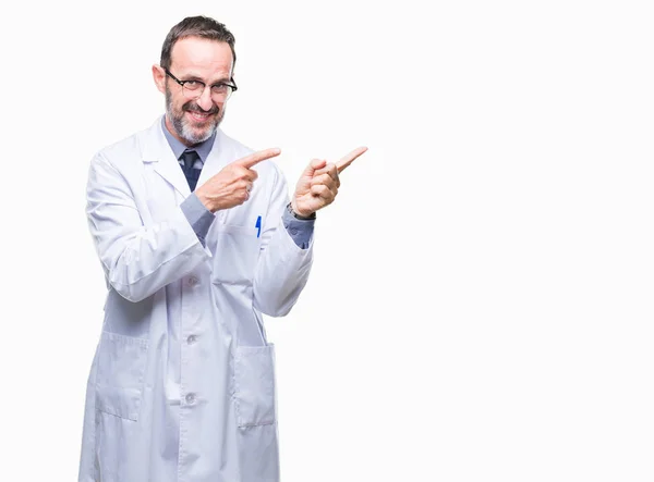 Hombre Profesional Mediana Edad Con Uniforme Blanco Sobre Fondo Aislado — Foto de Stock