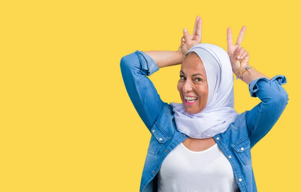 Idade Média Árabe Oriental Mulher Vestindo Árabe Hijab Sobre Fundo — Fotografia de Stock