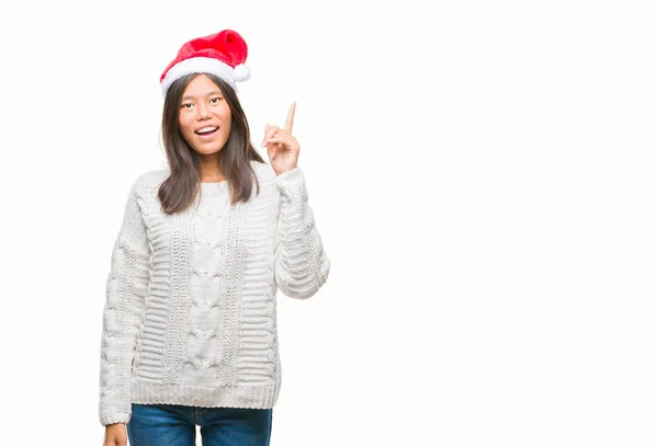 Jovem Mulher Asiática Vestindo Chapéu Natal Sobre Fundo Isolado Apontando — Fotografia de Stock