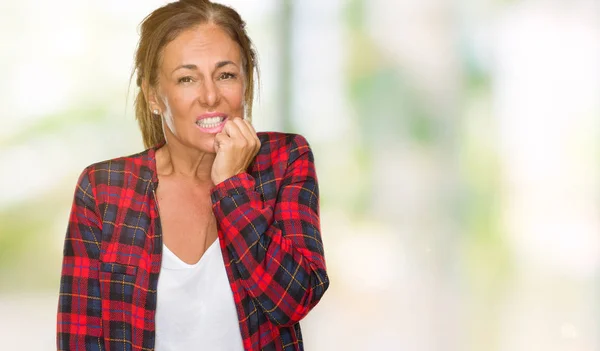 Erwachsene Frau Mittleren Alters Die Lässige Jacke Über Isoliertem Hintergrund — Stockfoto