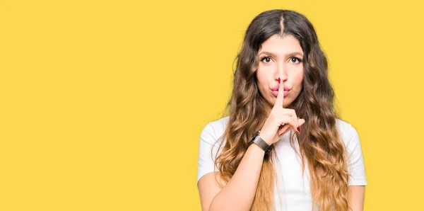 Junge Schöne Frau Legerem Weißen Shirt Die Darum Bittet Mit — Stockfoto