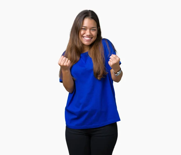 Ung Vacker Brunett Kvinna Som Bär Blå Shirt Över Isolerade — Stockfoto