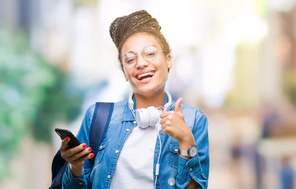 Ung Flätat Hår Afroamerikanska Student Tjej Använda Smartphone Över Isolerade — Stockfoto