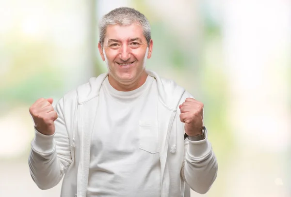 Stilig Senior Man Bär Sportkläder Över Isolerade Bakgrund Mycket Glad — Stockfoto