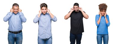 Genç ve orta yaş insanlar kulakları ile yüksek sesle müzik gürültü rahatsız ifade parmaklarıyla kapsayan grup kolaj. Sağır kavramı.