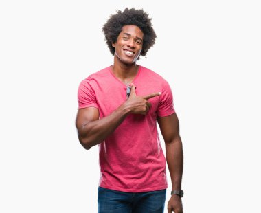 Afro Amerikalı adam izole arka neşeli bir gülümseme ile el ve parmak kadar kameraya bakarak yüzündeki mutlu ve doğal ifade ile yan ile işaret yüz üzerinden.