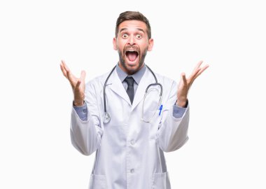 Genç yakışıklı Doktor adam deli kutluyor arka plan izole ve başarı için kaldırdı kollarını açarak hayrete ve heyecanlı çığlık gözleri açık. Kazanan kavramı