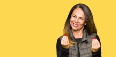 Kış yeleği yapıyor para hareketi el ile güzel orta yaş kadın için maaş ödeme, milyoner iş istiyor