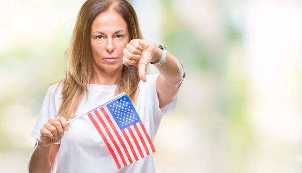 Mujer Hispana Mediana Edad Sosteniendo Bandera Los Estados Unidos América — Foto de Stock