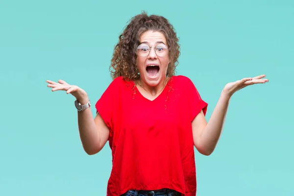 Mooie Brunette Krullend Haar Jong Meisje Met Bril Geïsoleerd Achtergrond — Stockfoto