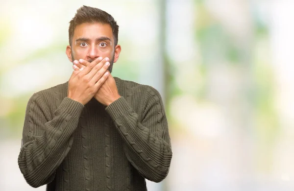 Uomo Ispanico Adulto Che Indossa Maglione Invernale Sfondo Isolato Scioccato — Foto Stock