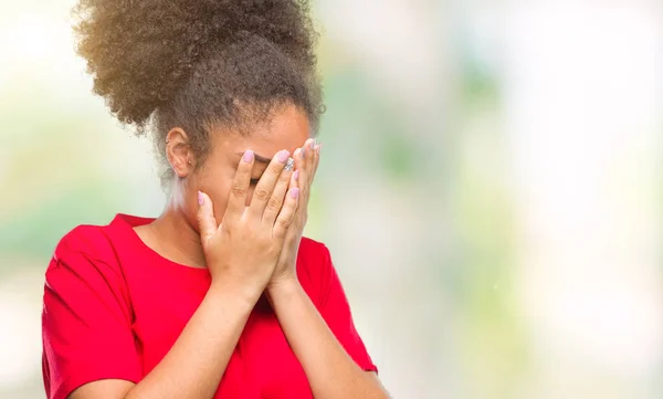 Jovem Afro Americana Sobre Fundo Isolado Com Expressão Triste Cobrindo — Fotografia de Stock