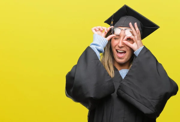 Joven Hermosa Mujer Con Uniforme Graduado Sobre Fondo Aislado Haciendo — Foto de Stock