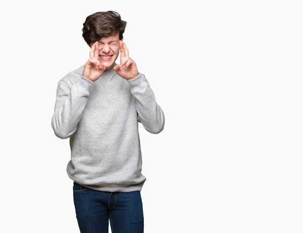 Knappe Sportieve Jongeman Dragen Sweatshirt Geïsoleerde Achtergrond Glimlachend Kruising Vingers — Stockfoto