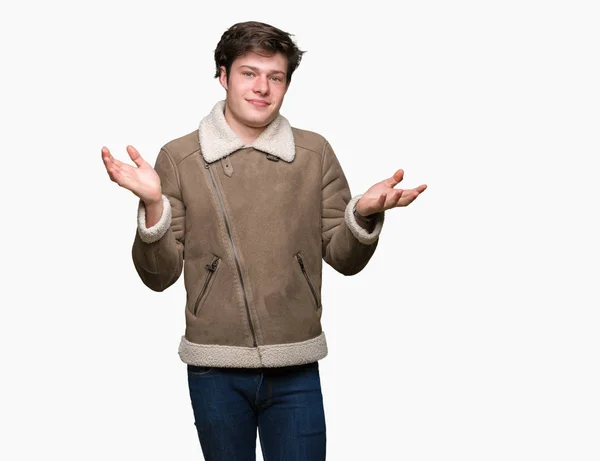 Joven Hombre Guapo Con Abrigo Invierno Sobre Fondo Aislado Expresión — Foto de Stock