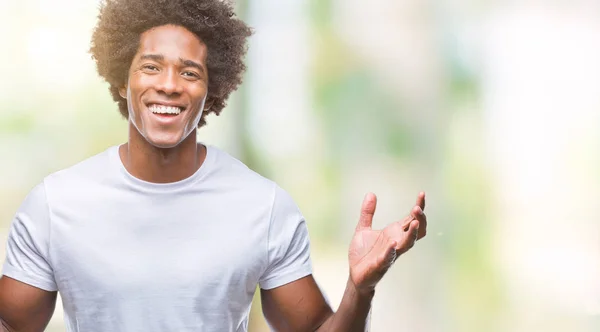 Afro Americano Uomo Sfondo Isolato Che Celebra Pazzo Stupito Successo — Foto Stock