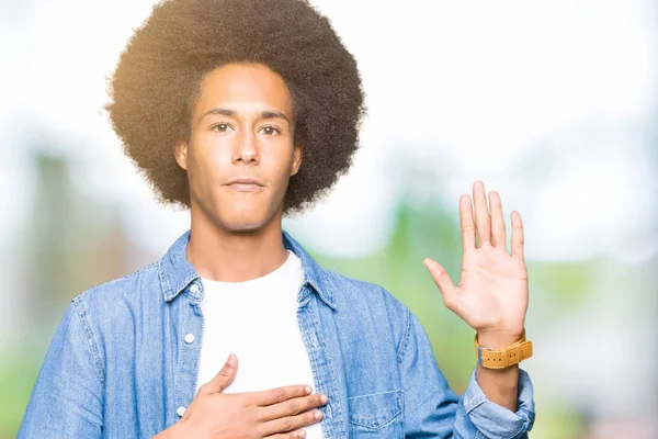 Young African American Man Afro Hair Swearing Hand Chest Open — Stock Photo, Image