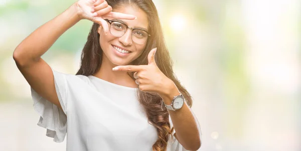 Jeune Belle Femme Arabe Portant Des Lunettes Sur Fond Isolé — Photo