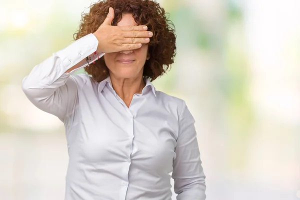 Hermosa Mujer Negocios Senior Ager Medio Sobre Fondo Aislado Sonriendo — Foto de Stock