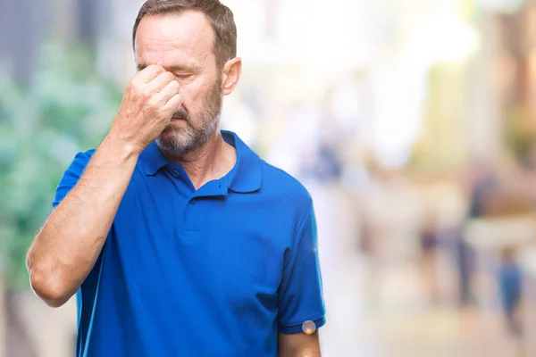 Hoary Senior Mann Mittleren Alters Über Isolierten Hintergrund Müde Reiben — Stockfoto