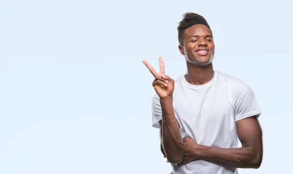 Jovem Afro Americano Sobre Fundo Isolado Sorrindo Com Cara Feliz — Fotografia de Stock