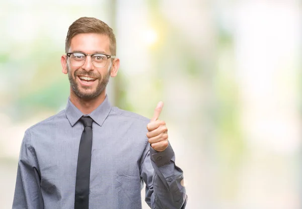 Giovane Uomo Affari Bello Sfondo Isolato Facendo Pollici Felici Gesto — Foto Stock