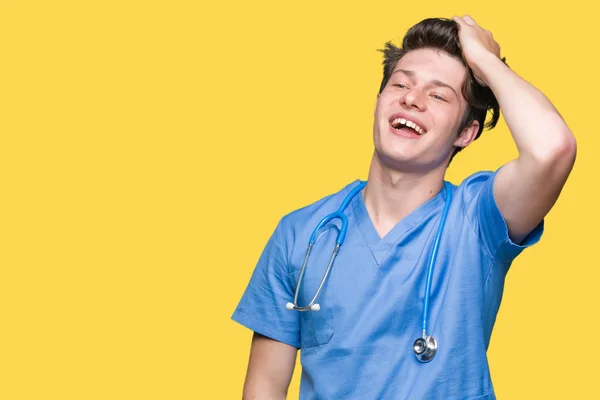 Giovane Medico Indossa Uniforme Medica Sfondo Isolato Sorridente Fiducioso Toccare — Foto Stock