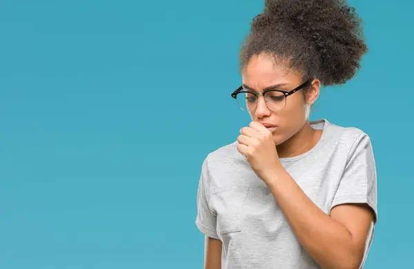 Mladá Afro Americký Žena Nosí Brýle Izolované Pozadí Pocit Nepohody — Stock fotografie