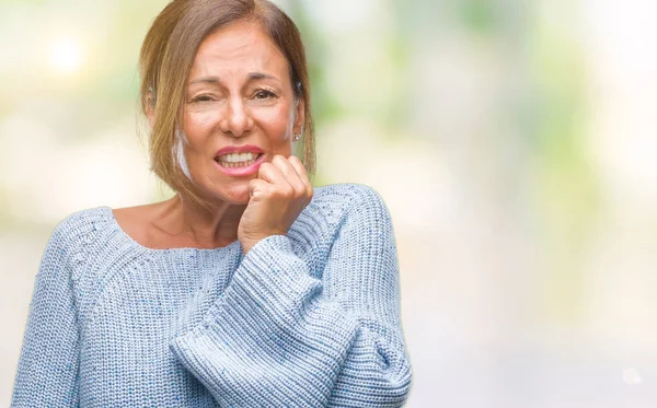 Ältere Hispanische Frau Mittleren Alters Die Einen Winterpullover Über Isoliertem — Stockfoto