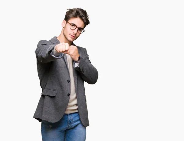 Joven Hombre Negocios Con Gafas Sobre Fondo Aislado Golpeando Puño —  Fotos de Stock